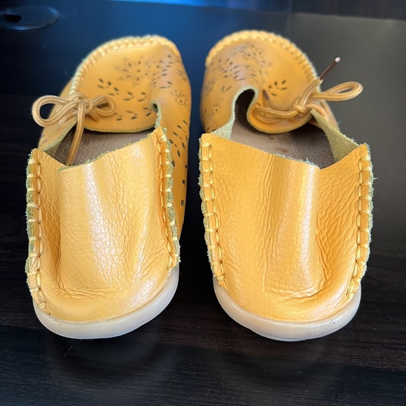 Yellow Leather shoes - Picture 3 of 5